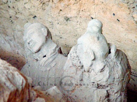 ЧИН ШИ ХУАНЫ БУНХАН БОЛОН ЦЭРЭГ МОРЬДЫН ЖАГСААЛЫН БАРИМАЛ